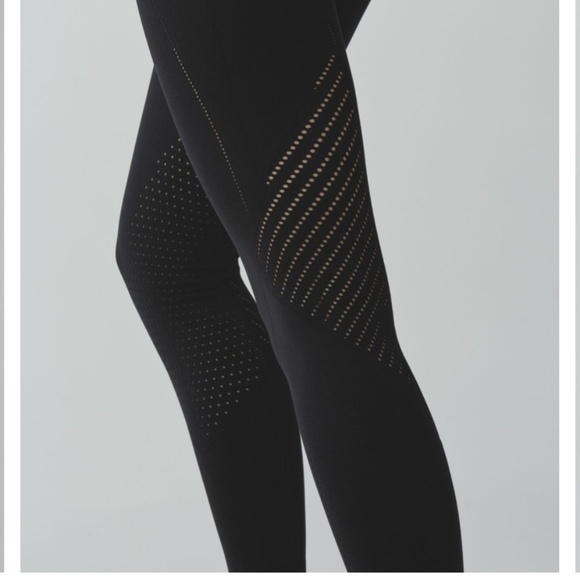 Lululemon Time Warp Tight Black, Black (6) - Picture 4 of 12